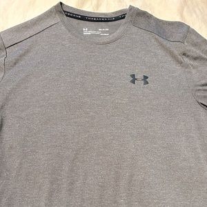 Under Armour T-shirt